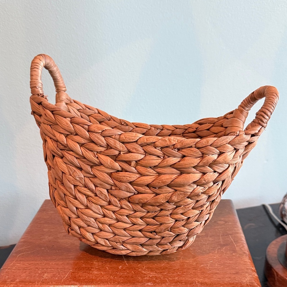 NWOT Woven basket